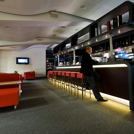 Hotel Poznanski A2 Любонь Екстер'єр фото