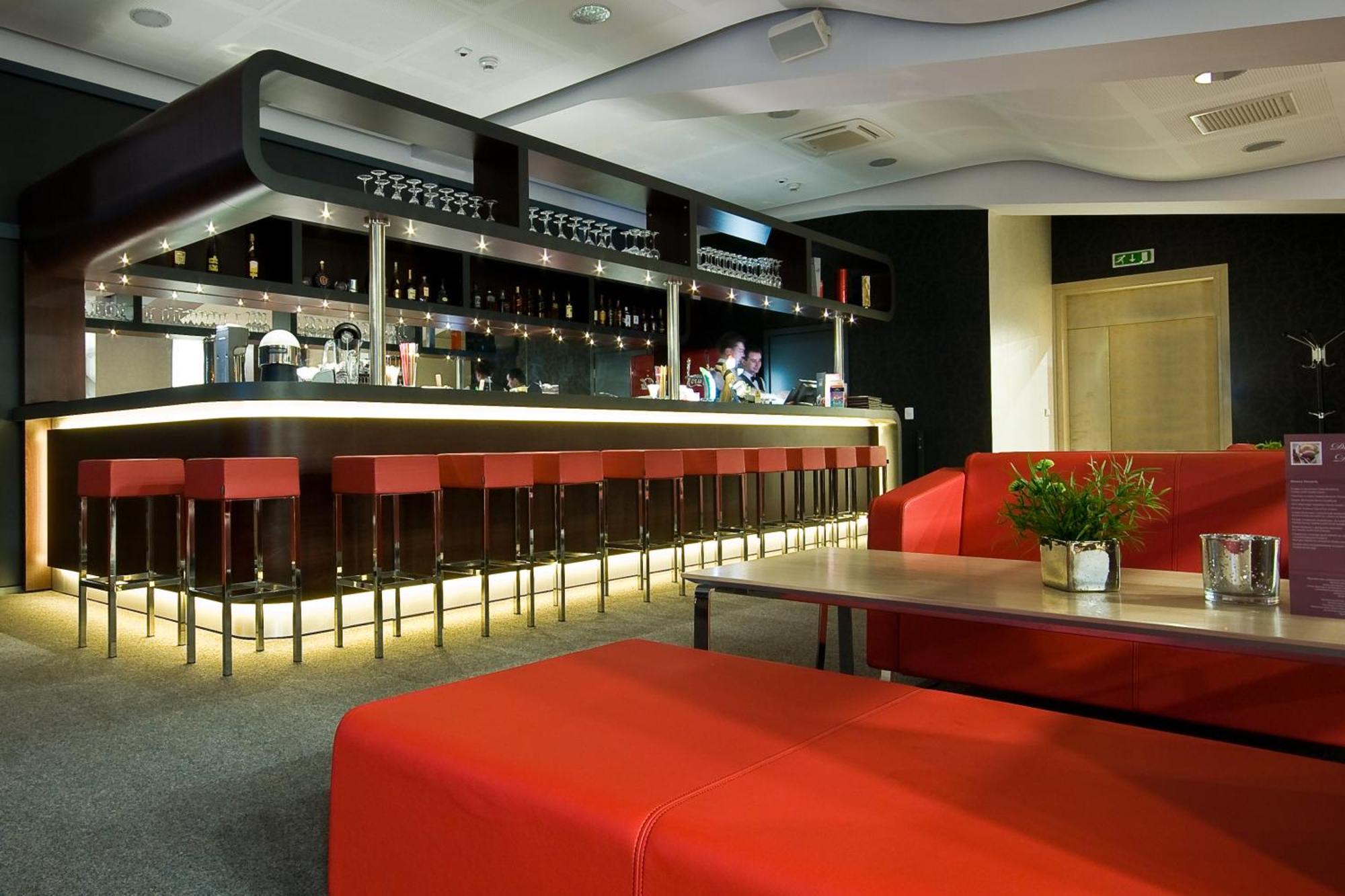 Hotel Poznanski A2 Любонь Екстер'єр фото
