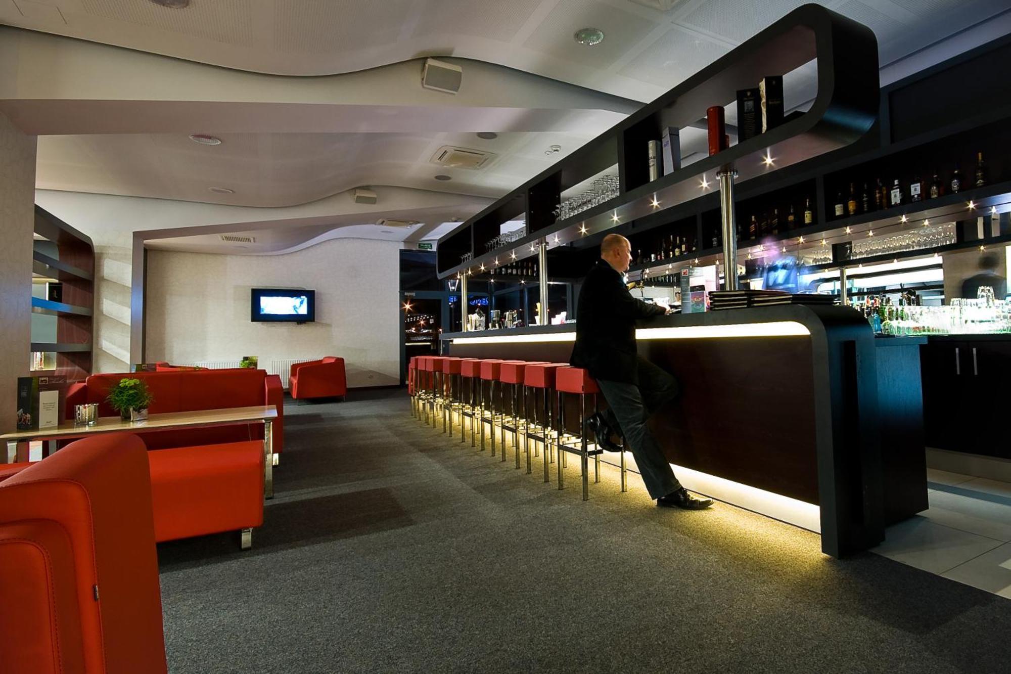 Hotel Poznanski A2 Любонь Екстер'єр фото