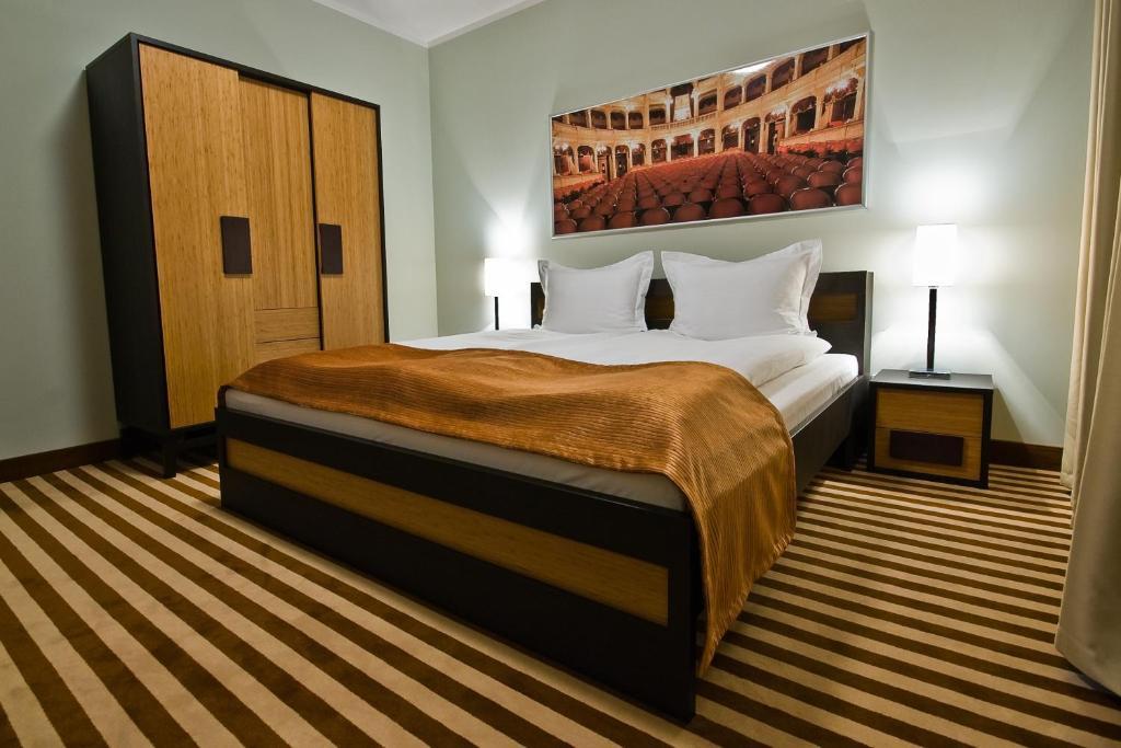 Hotel Poznanski A2 Любонь Екстер'єр фото