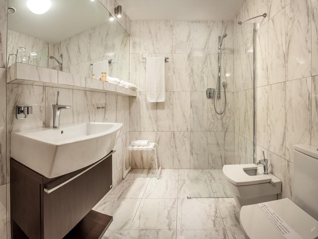 Hotel Poznanski A2 Любонь Екстер'єр фото