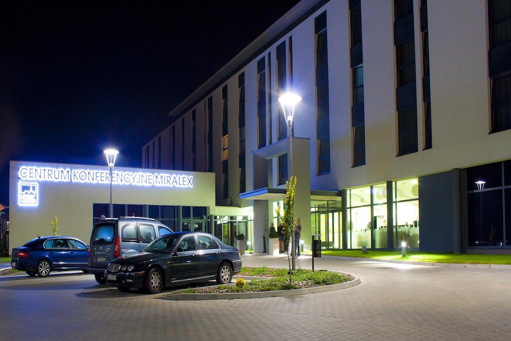 Hotel Poznanski A2 Любонь Екстер'єр фото