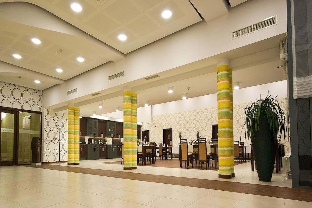 Hotel Poznanski A2 Любонь Екстер'єр фото