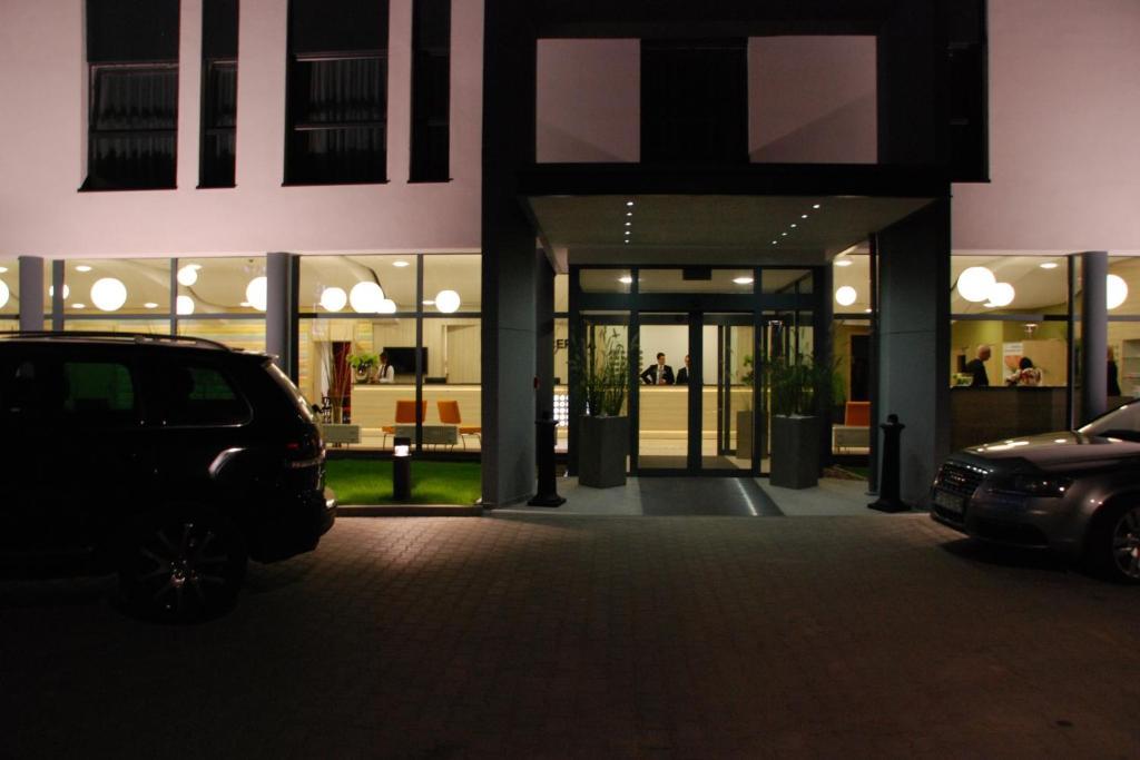 Hotel Poznanski A2 Любонь Екстер'єр фото