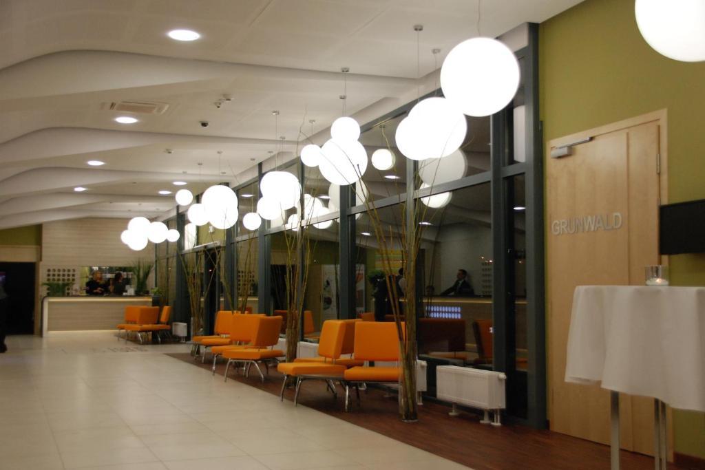 Hotel Poznanski A2 Любонь Екстер'єр фото