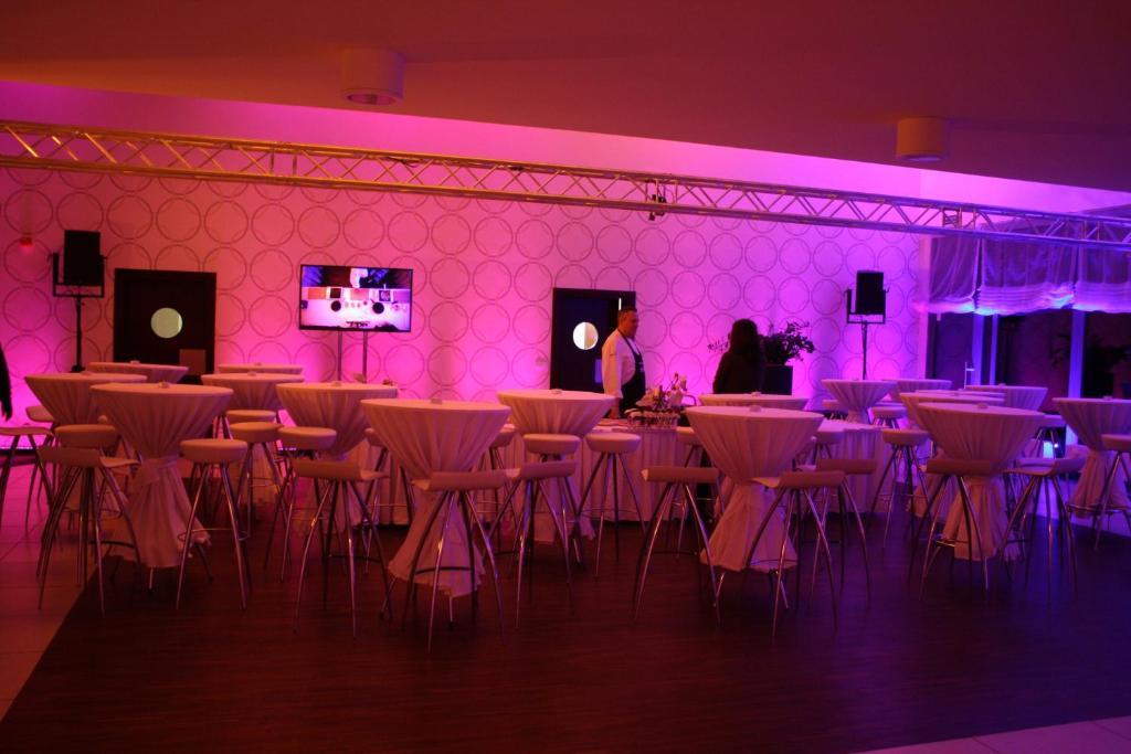 Hotel Poznanski A2 Любонь Екстер'єр фото