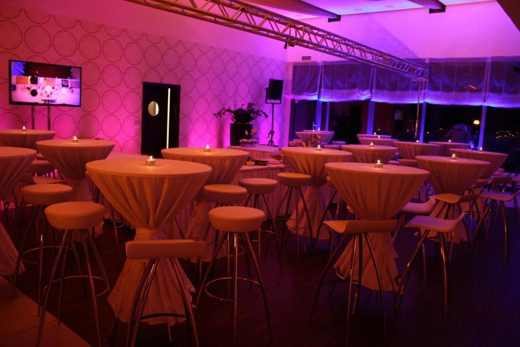 Hotel Poznanski A2 Любонь Екстер'єр фото