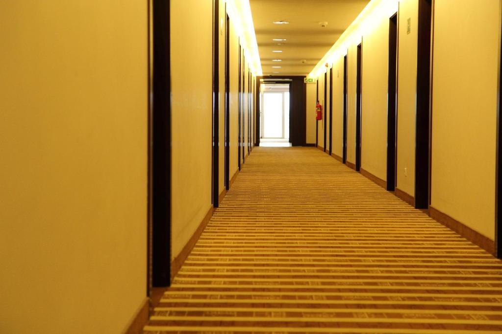 Hotel Poznanski A2 Любонь Екстер'єр фото