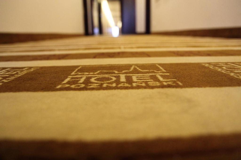 Hotel Poznanski A2 Любонь Екстер'єр фото